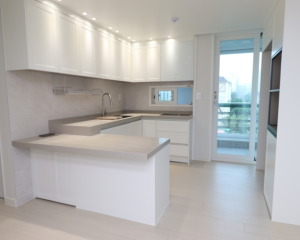 화이트 엘로우톤의 따뜻하고 심플한 분…