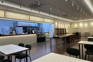 우드톤과 베이지의 따뜻한 매력, 베이커리 인테리어 공사 현장 공개!