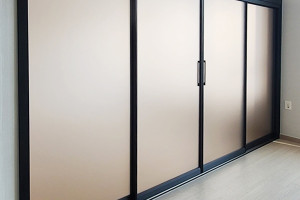 강남의 새로운 트렌드: 도곡동 4연동 슬라이딩 도어 시공으로 완성한 우아한 공간