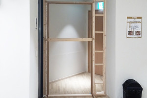 강동구 롯데캐슬베네루체: 고급스러운 가벽과 도어로 완성한 세련된 커뮤니티센터 인테리어