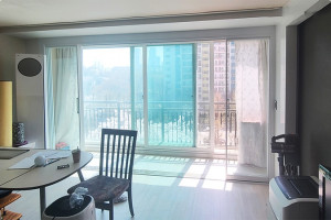 강남 진흥아파트의 공간 혁신: 초슬림 6연동 도어로 완성하는 스타일리시한 인테리어