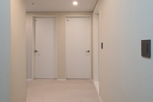 서울 중구 순화더샵: 슬라이딩 슬림문틀 설치로 공간을 활용한 인테리어 혁신 사례