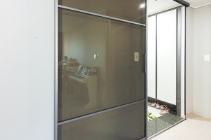 슬라이드 중문으로 완성된 평촌 더샵 센트럴 시티: 모던 아파트 인테리어의 새로운 기준