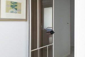 현관중문 교체의 새로운 패러다임! 판교 봇들마을 양방향 스윙도어 시공 후기 및 놀라운 특장점