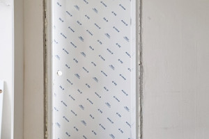 반송동 신축빌라, 방음과 디자인을 완벽히 조화시킨 도어 시공 성공기!