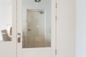 상월곡동 현관 중문 혁신: 여닫이 중문으로 재탄생한 세련된 공간 디자인