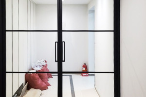 송도 호반베르디움 더퍼스트: 세련미 폭발! 블랙 슬림 중문 인테리어 시공 사례