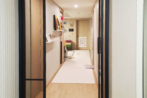 수원인테리어 전문가가 전하는 현관중문 교체로 집 가치 UP! 성공적인 중문도어 시공 사례