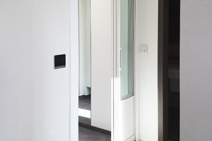 수원 권선구의 망입유리 매력, 초슬림 3연동 중문으로 공간을 디자인하다!