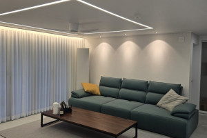 우드화이트 주방과 포쉐린 바닥으로 완성하는 세련된 고급 모던 인테리어